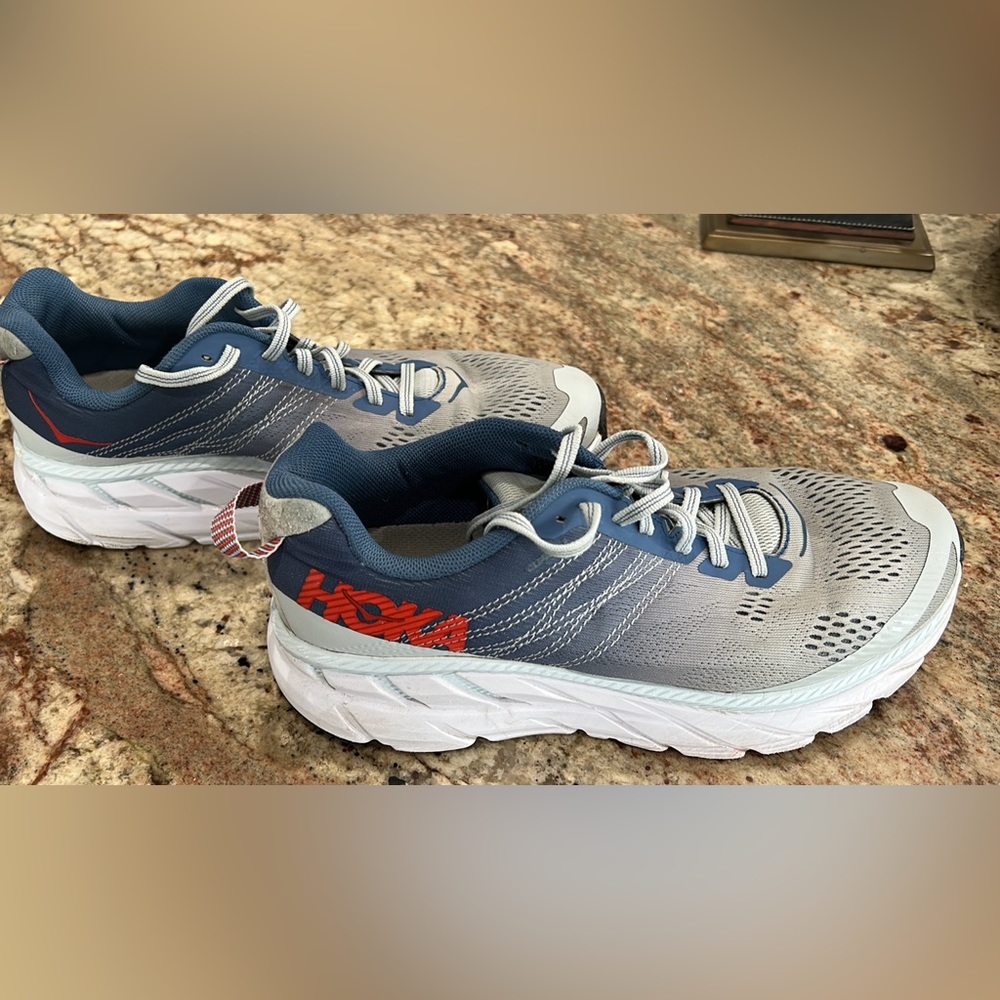 Women’s size 9 D HOKA Clifton 6 wide athletic shoes